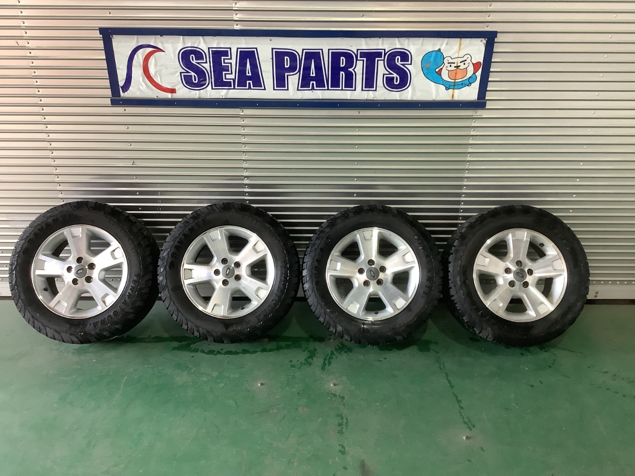 TIRE WITH WHEEL - Explorer Ref:SP371538_332 1/1